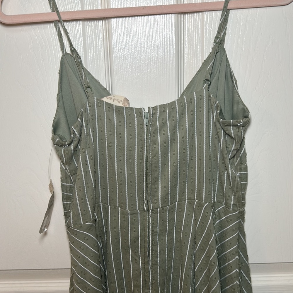 Green Textured Altar’d State Dress - Picture 6 of 7
